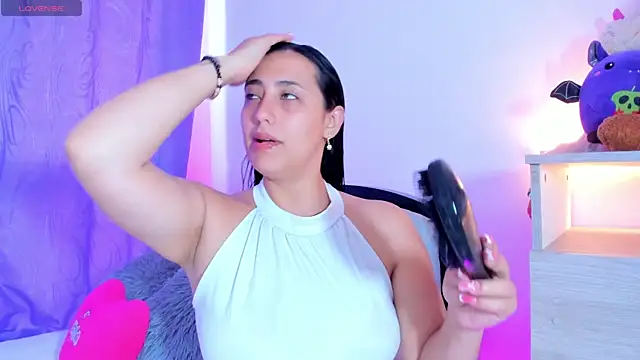 my aleja  online show from March 31, 12:18 pm