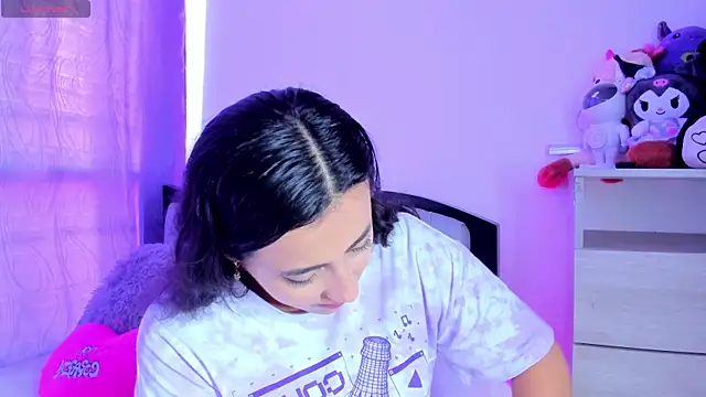 my aleja  online show from April 16, 8:09 pm