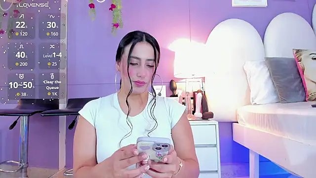 Snapshot of my_aleja_ chatting on November 8, 1:25 pm my aleja online show from November 8, 1:25 pm