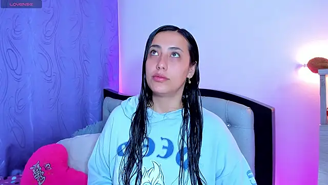 my aleja  online show from April 7, 9:00 am