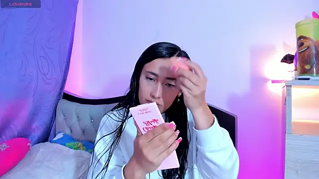 my aleja  online show from April 5, 1:12 am