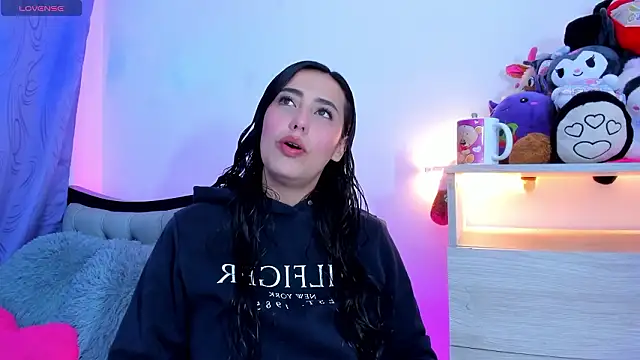 my aleja  online show from March 27, 2:09 am