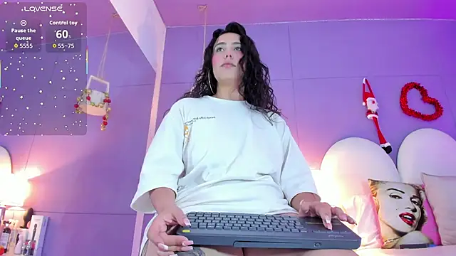 Snapshot of my_aleja_ chatting on November 28, 1:44 pm my aleja online show from November 28, 1:44 pm