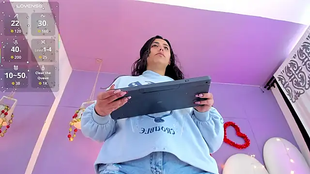 my aleja  online show from December 19, 1:13 pm