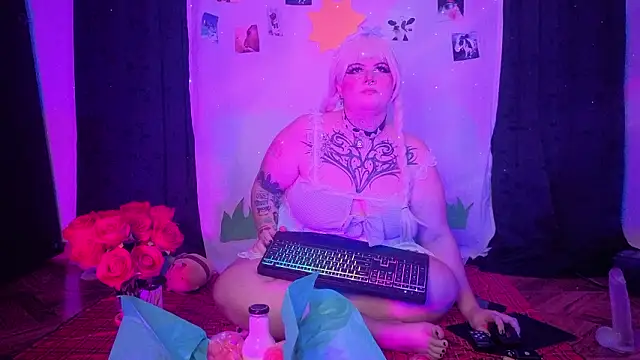 Mariana velezz online show from February 25, 8:30 pm