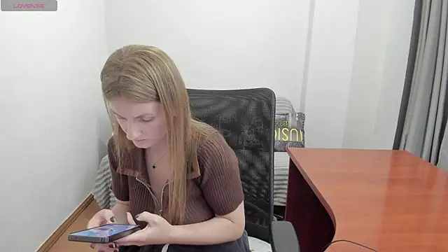 Snapshot of Alisha_Skyes chatting on July 9, 6:03 am Alisha Skyes online show from July 9, 6:03 am