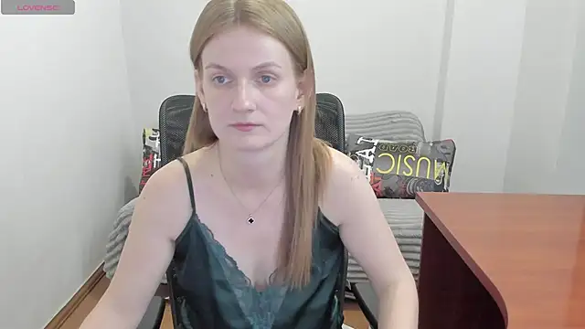 Snapshot of Alisha_Skyes chatting on June 16, 3:34 pm Alisha Skyes online show from June 16, 3:34 pm