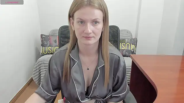 Snapshot of Alisha_Skyes chatting on June 19, 9:20 pm Alisha Skyes online show from June 19, 9:20 pm