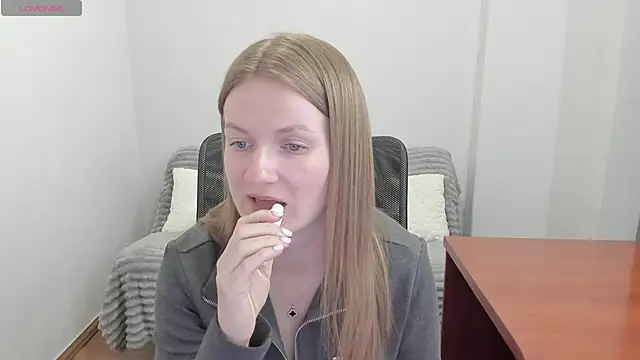 Alisha Skyes online show from April 9, 8:26 pm