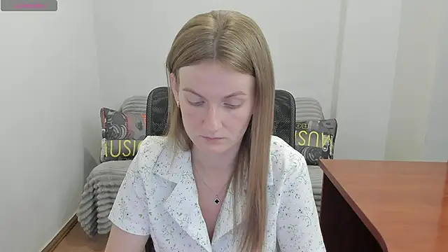 Snapshot of Alisha_Skyes chatting on July 2, 3:23 am Alisha Skyes online show from July 2, 3:23 am