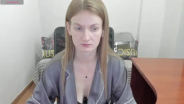 Snapshot of Alisha_Skyes chatting on July 7, 5:16 pm Alisha Skyes online show from July 7, 5:16 pm