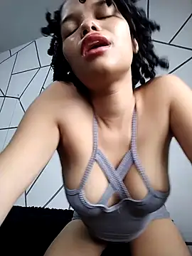 ChloeRaviss online show from November 3, 8:01 pm