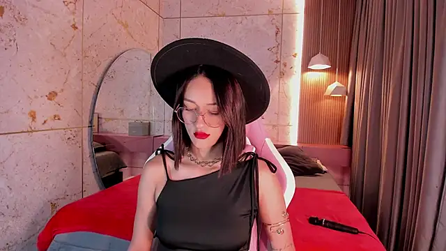 daphne courtis online show from November 19, 3:06 am