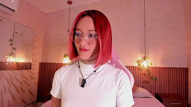 daphne courtis online show from March 13, 3:11 am