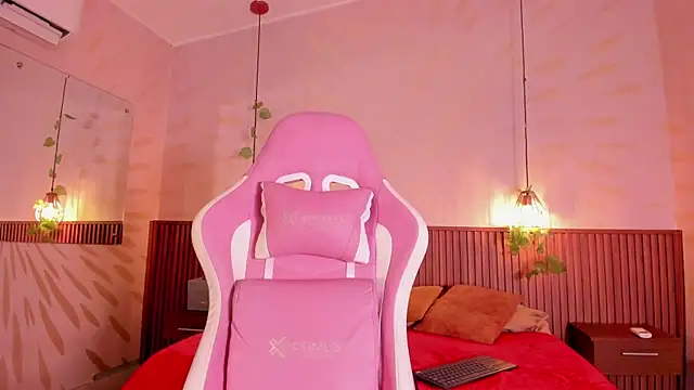 daphne courtis online show from March 2, 5:08 am