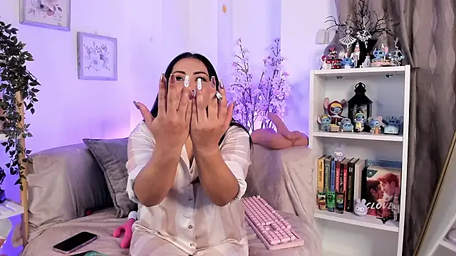 Snapshot of sweett-mary chatting on December 17, 2:05 am sweett-mary online show from December 17, 2:05 am