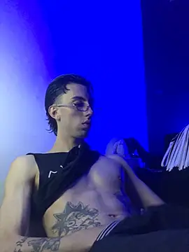 redmen69 online show from March 3, 3:57 am