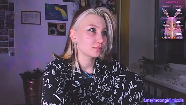 Snapshot of Nicole_matt chatting on December 14, 9:09 pm Nicole matt online show from December 14, 9:09 pm