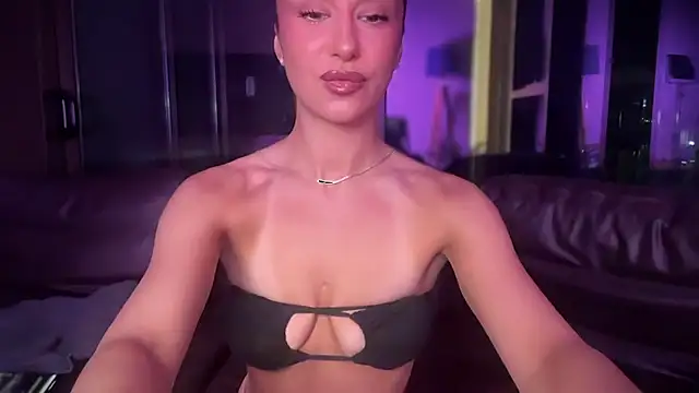 Snapshot of shy_Colette chatting on October 8, 1:23 pm shy Colette online show from October 8, 1:23 pm