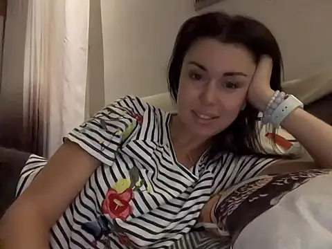 Gilin1 online show from October 13, 6:53 pm