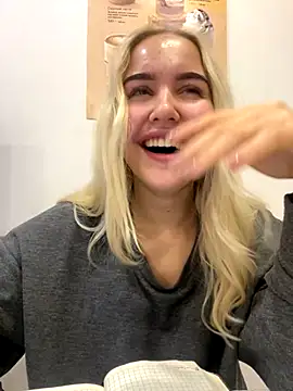 CandyVice online show from December 3, 5:01 pm