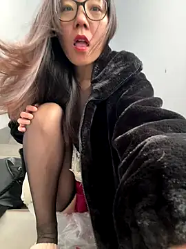 Snapshot of xinmeng-000 chatting on December 21, 6:26 am xinmeng-000 online show from December 21, 6:26 am