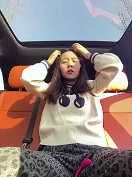 Snapshot of xinmeng-000 chatting on February 18, 7:49 am xinmeng-000 online show from February 18, 7:49 am