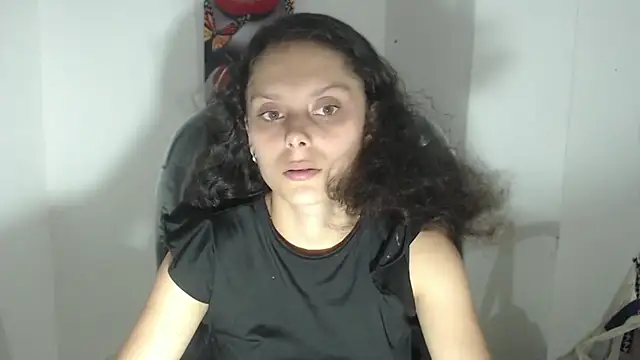 Lily Jone7 online show from October 2, 7:17 pm