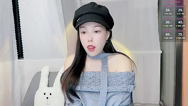 Bella Ava online show from December 1, 6:31 pm