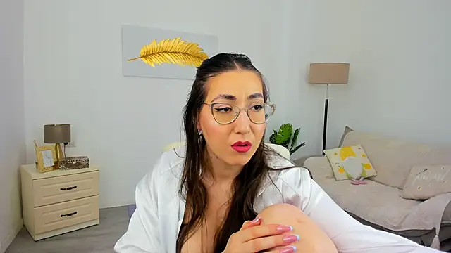 Snapshot of Kylie_Kathy chatting on June 10, 5:47 pm Kylie Kathy online show from June 10, 5:47 pm