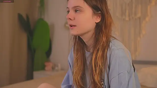 Lu  Lane online show from October 9, 7:53 am