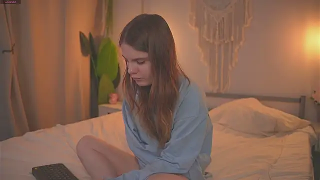 Lu  Lane online show from October 16, 8:22 am