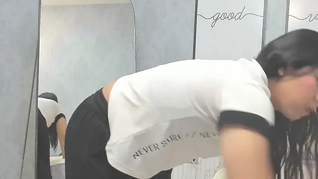 Snapshot of Ximenahott_ chatting on November 6, 10:08 am Ximenahott online show from November 6, 10:08 am