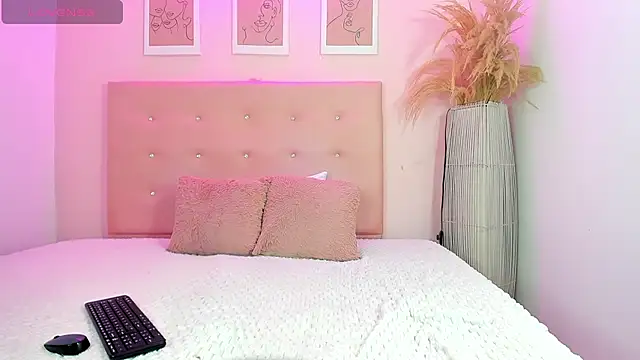 ANNIE DOLCE  online show from May 28, 10:04 pm