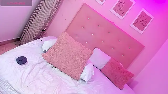 ANNIE DOLCE  online show from January 17, 10:41 am