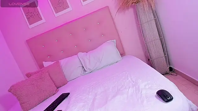 ANNIE DOLCE  online show from October 25, 10:32 pm