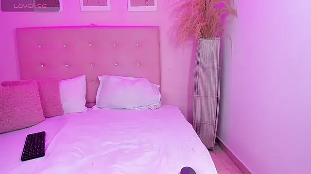 ANNIE DOLCE  online show from February 5, 10:49 pm