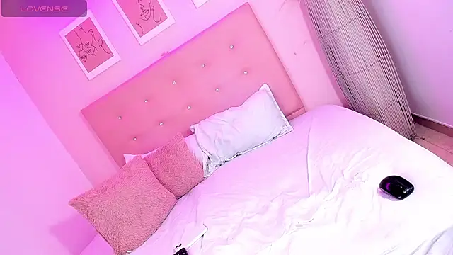 ANNIE DOLCE  online show from November 23, 12:15 pm