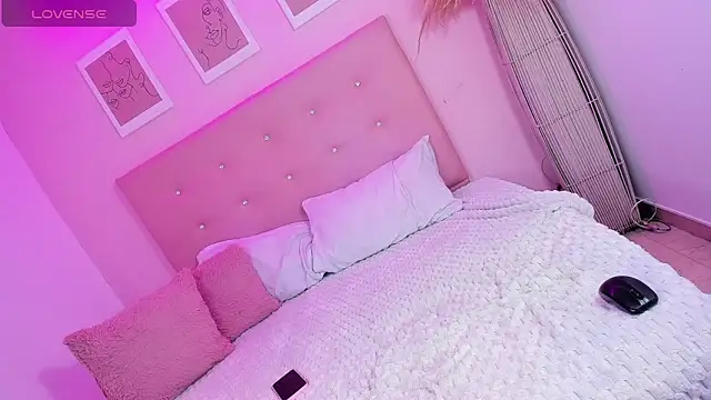 ANNIE DOLCE  online show from October 24, 9:03 pm