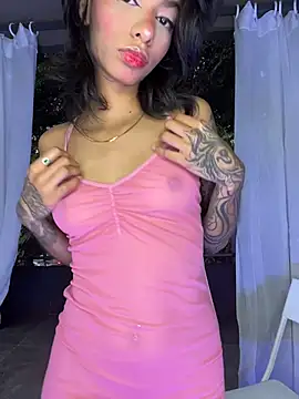 Snapshot of TweetiePieXXX chatting on November 18, 10:34 pm TweetiePieXXX online show from November 18, 10:34 pm