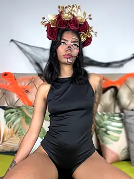 Snapshot of TweetiePieXXX chatting on October 24, 10:09 pm TweetiePieXXX online show from October 24, 10:09 pm