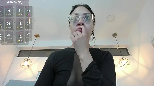 Hanna Cornee  online show from December 22, 12:16 pm