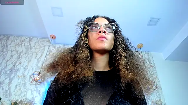 Hanna Cornee  online show from September 12, 1:44 pm