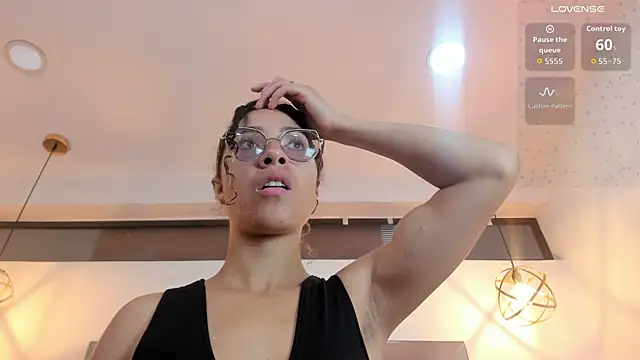 Hanna Cornee  online show from September 29, 1:50 pm