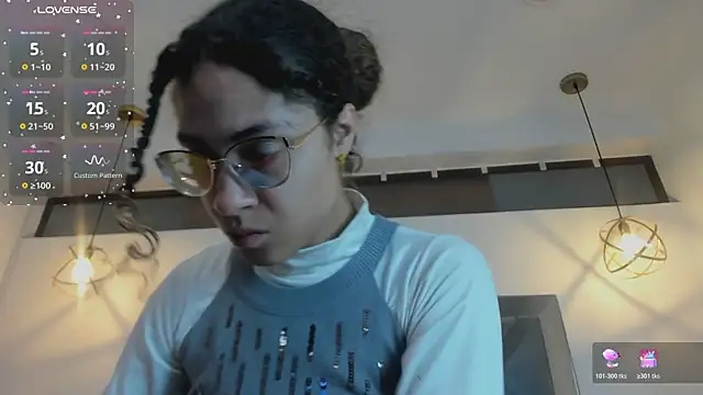 Hanna Cornee  online show from November 7, 1:48 pm