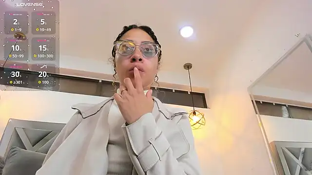 Hanna Cornee  online show from January 10, 1:06 pm