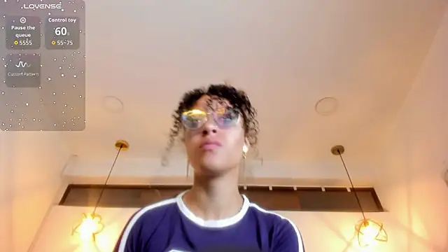 Hanna Cornee  online show from March 3, 12:01 pm