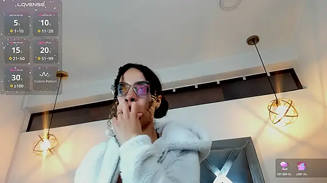 Hanna Cornee  online show from November 26, 1:11 pm