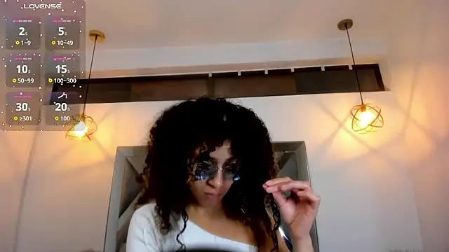 Hanna Cornee  online show from February 3, 12:21 pm