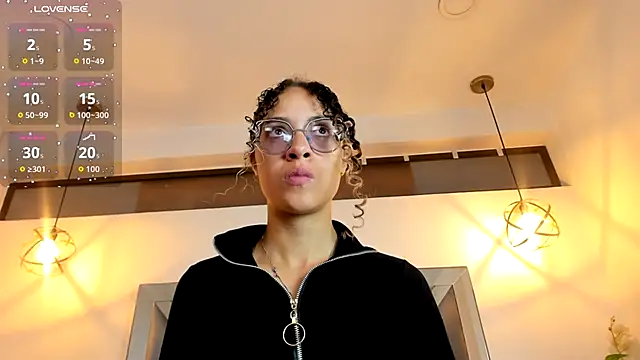 Hanna Cornee  online show from October 20, 1:44 pm